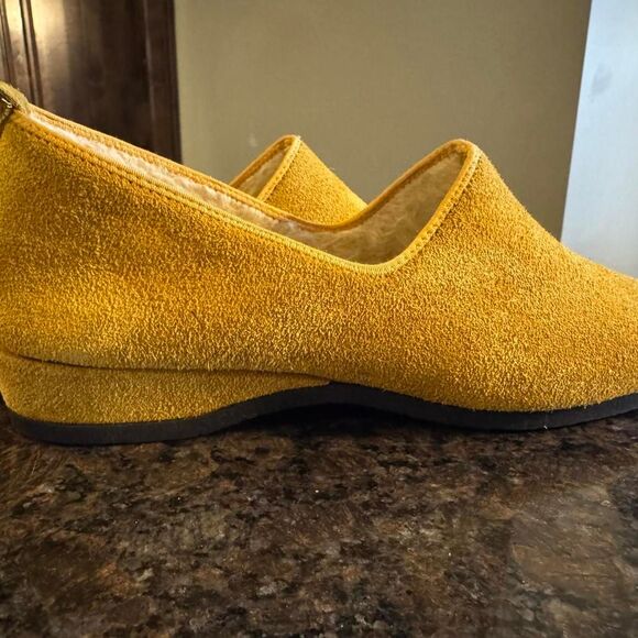 Vintage Daniel Green Women's Yellow shoes/ Slippers - size 6 - Picture 3 of 8